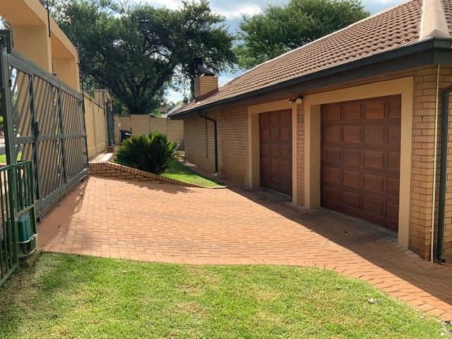 5 Bedroom Property for Sale in Zwartkop Gauteng