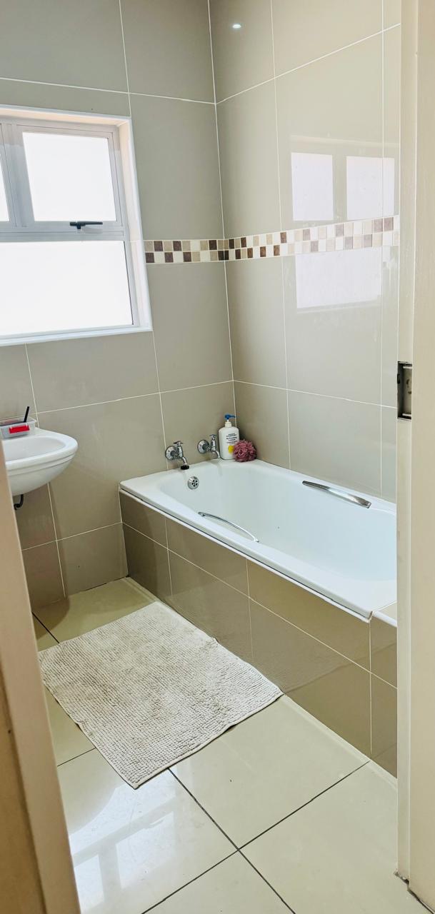 5 Bedroom Property for Sale in Zwartkop Gauteng