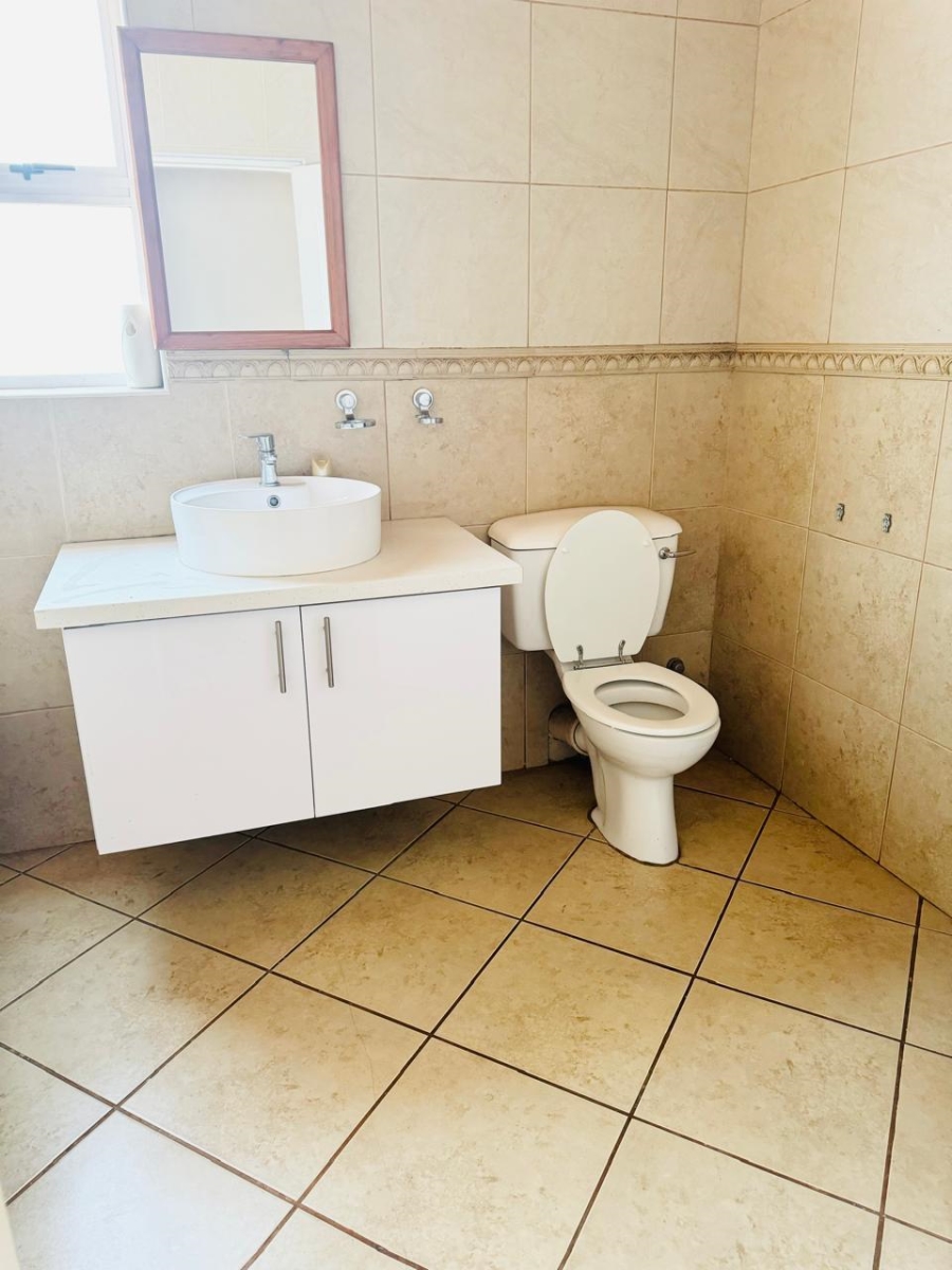 5 Bedroom Property for Sale in Zwartkop Gauteng