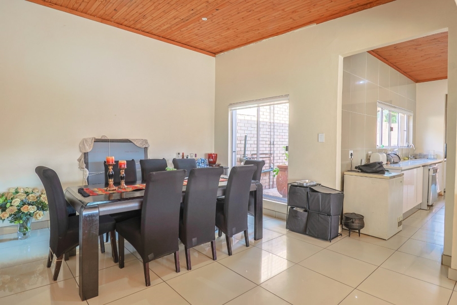 6 Bedroom Property for Sale in Zwartkop Gauteng