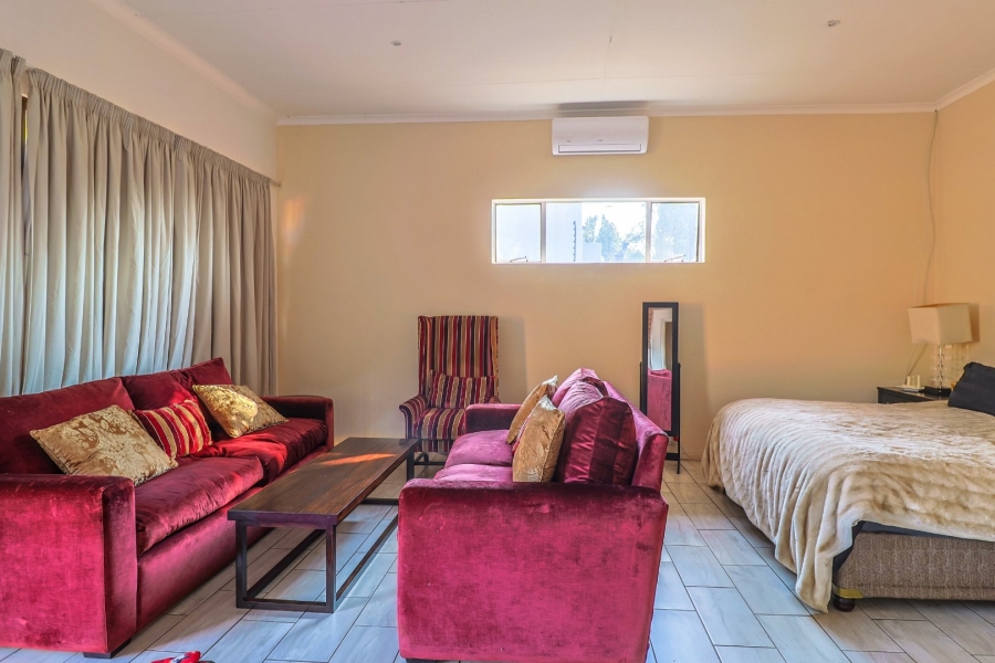 6 Bedroom Property for Sale in Zwartkop Gauteng