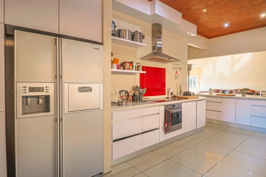 6 Bedroom Property for Sale in Zwartkop Gauteng