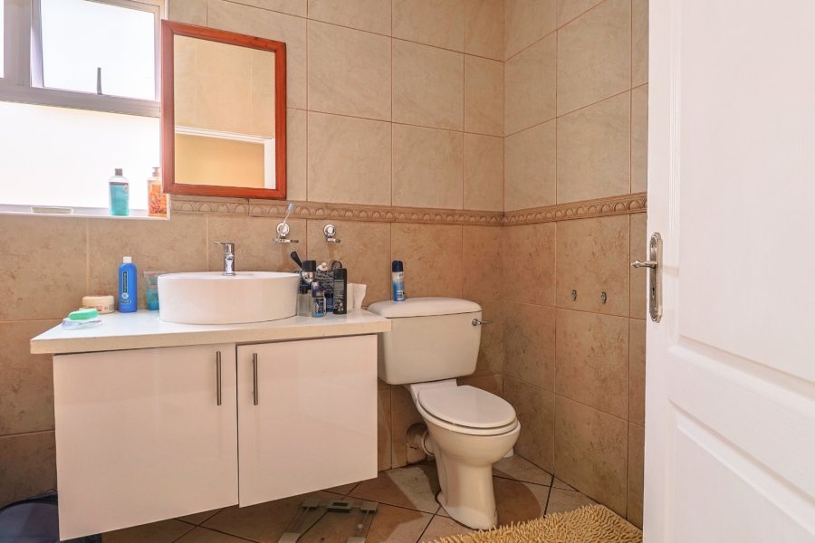 6 Bedroom Property for Sale in Zwartkop Gauteng