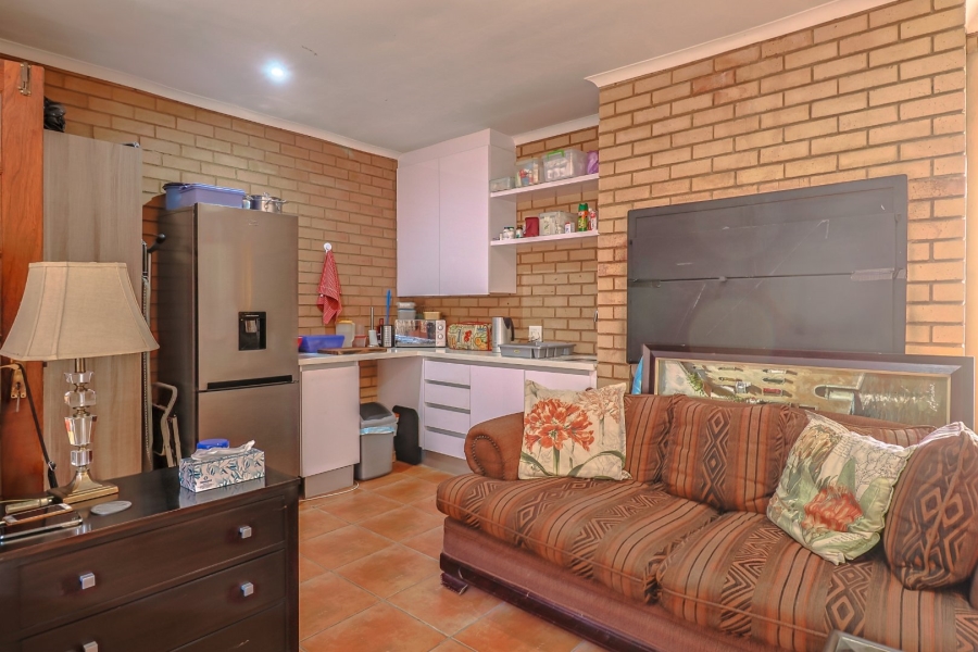 6 Bedroom Property for Sale in Zwartkop Gauteng
