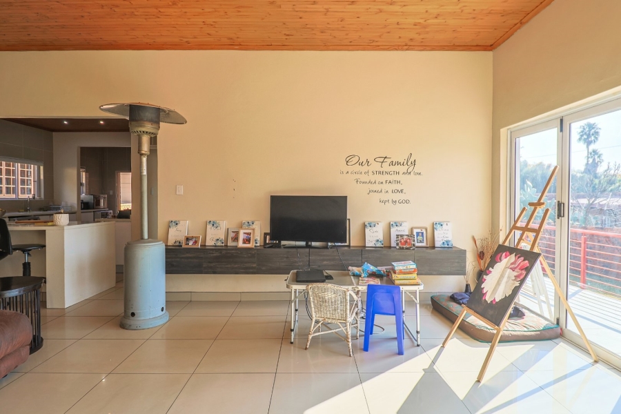 6 Bedroom Property for Sale in Zwartkop Gauteng