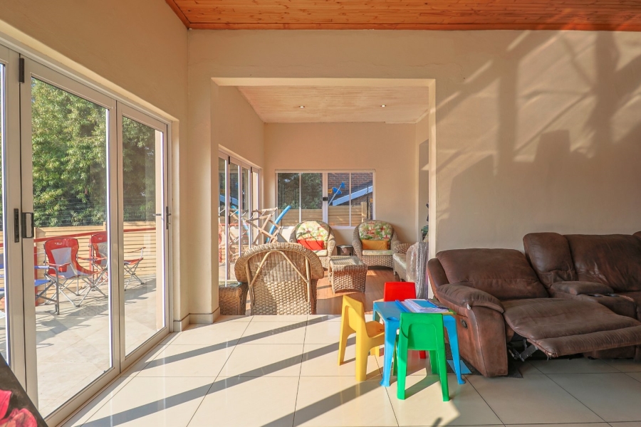 6 Bedroom Property for Sale in Zwartkop Gauteng