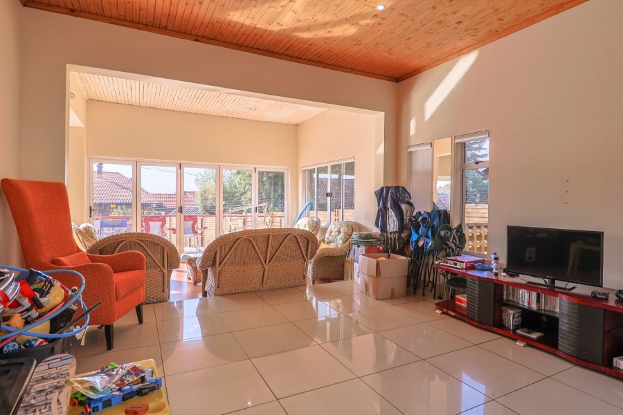 6 Bedroom Property for Sale in Zwartkop Gauteng