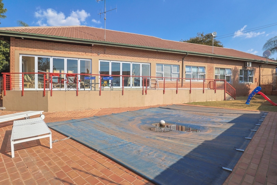 6 Bedroom Property for Sale in Zwartkop Gauteng