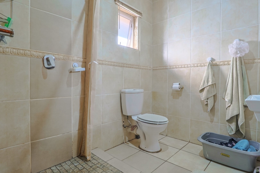 6 Bedroom Property for Sale in Zwartkop Gauteng