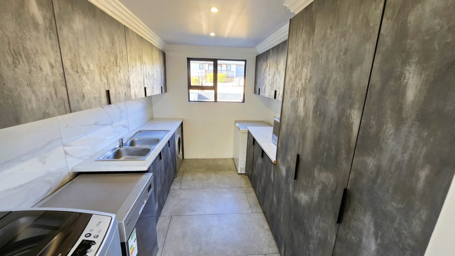 4 Bedroom Property for Sale in Kleinfontein A H Gauteng