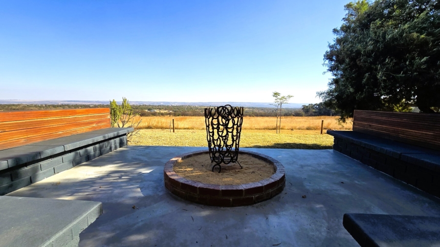 4 Bedroom Property for Sale in Kleinfontein A H Gauteng