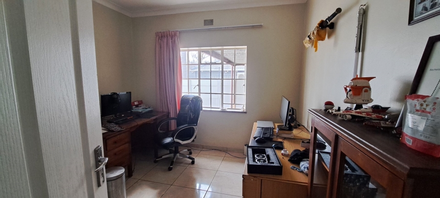 3 Bedroom Property for Sale in Edenvale Central Gauteng