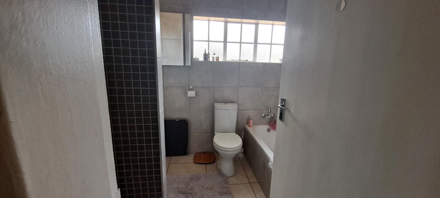 3 Bedroom Property for Sale in Edenvale Central Gauteng