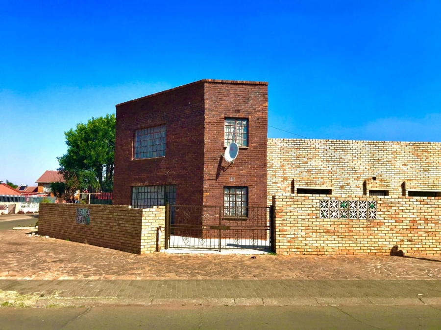 5 Bedroom Property for Sale in Lenasia Ext 2 Gauteng