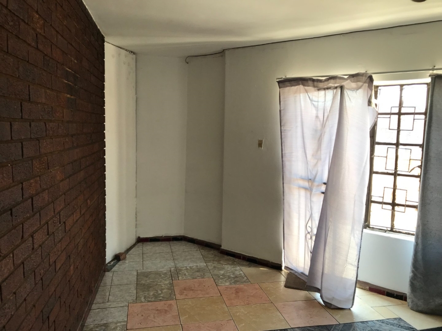 5 Bedroom Property for Sale in Lenasia Ext 2 Gauteng