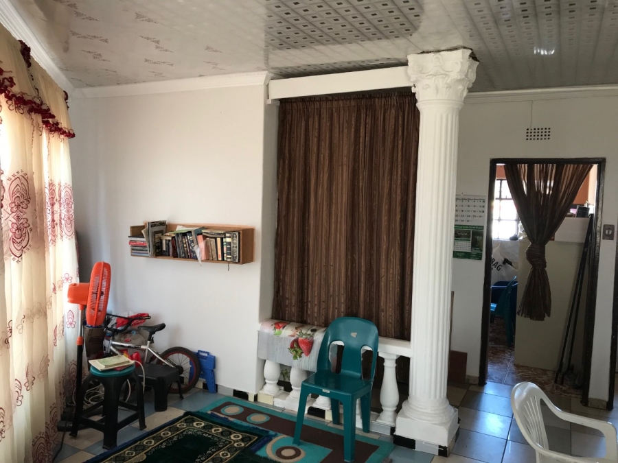 5 Bedroom Property for Sale in Lenasia Ext 2 Gauteng