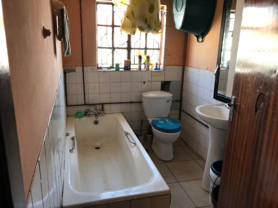 5 Bedroom Property for Sale in Lenasia Ext 2 Gauteng