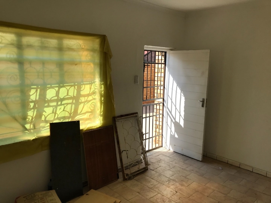 5 Bedroom Property for Sale in Lenasia Ext 2 Gauteng