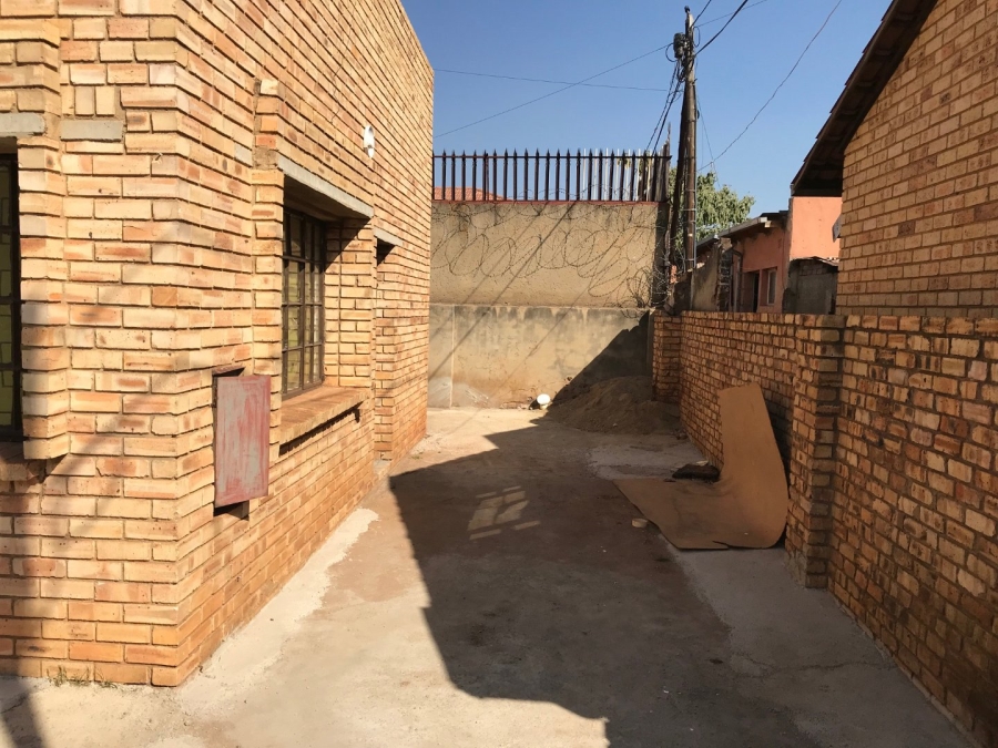 5 Bedroom Property for Sale in Lenasia Ext 2 Gauteng