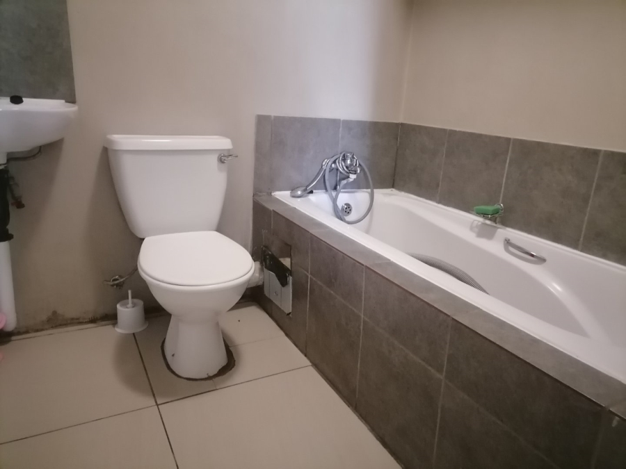 2 Bedroom Property for Sale in Fleurhof Gauteng