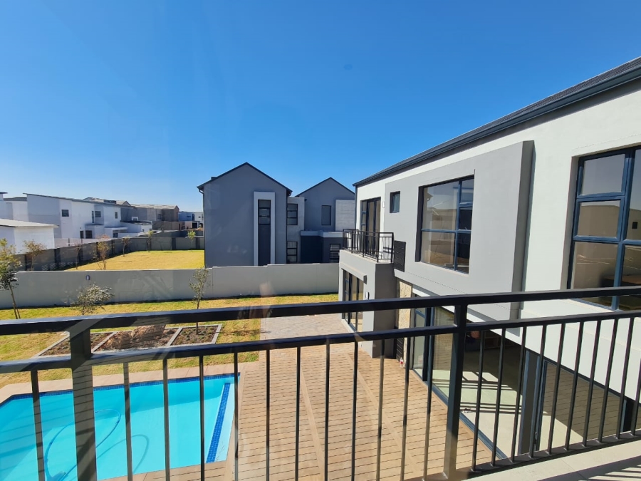 5 Bedroom Property for Sale in Midstream Heights Gauteng