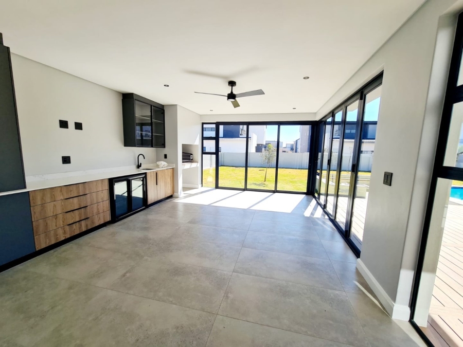5 Bedroom Property for Sale in Midstream Heights Gauteng