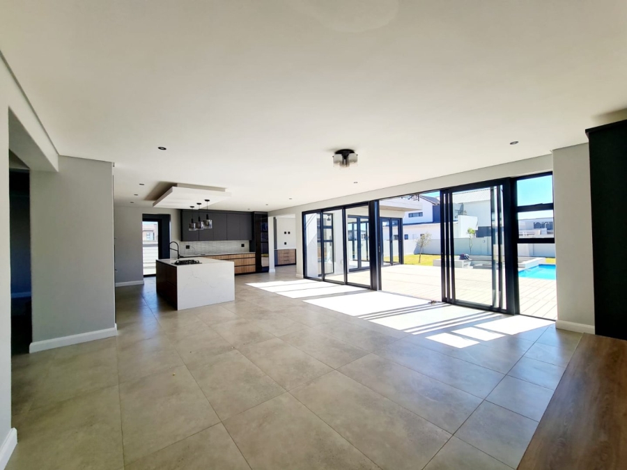 5 Bedroom Property for Sale in Midstream Heights Gauteng