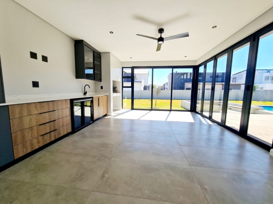 5 Bedroom Property for Sale in Midstream Heights Gauteng