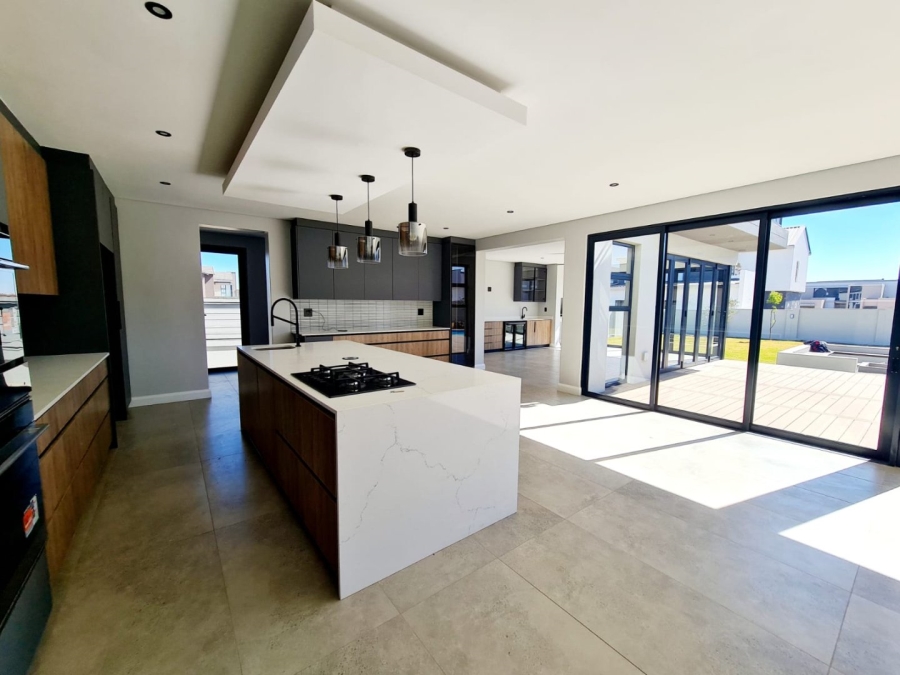 5 Bedroom Property for Sale in Midstream Heights Gauteng