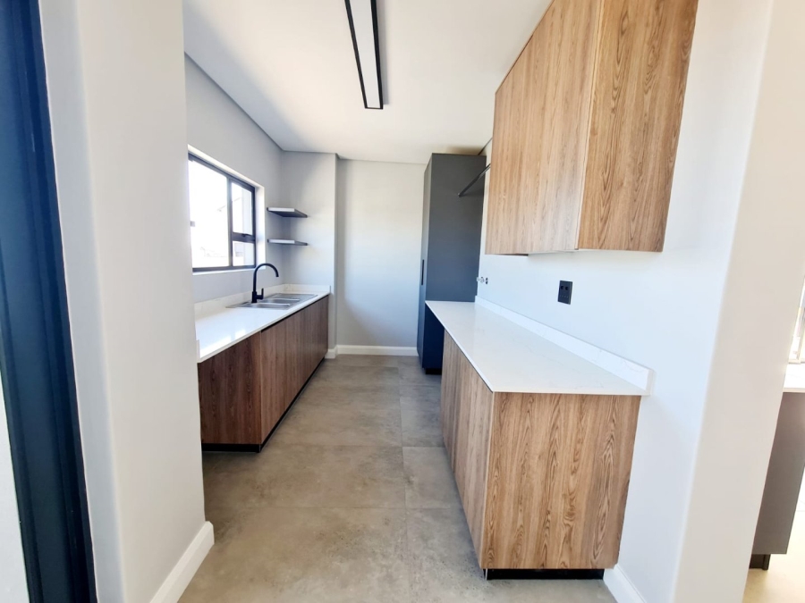 5 Bedroom Property for Sale in Midstream Heights Gauteng