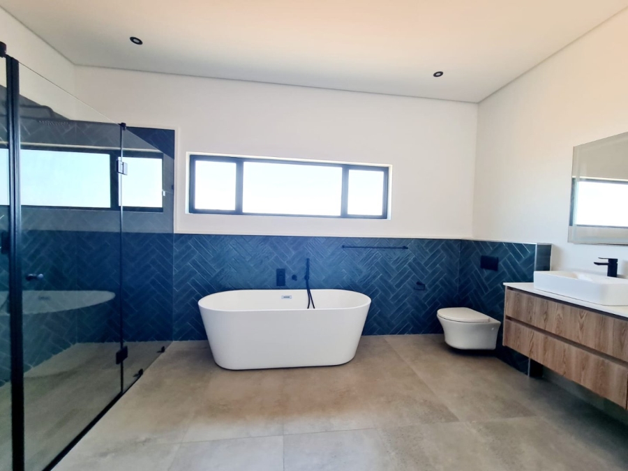 5 Bedroom Property for Sale in Midstream Heights Gauteng