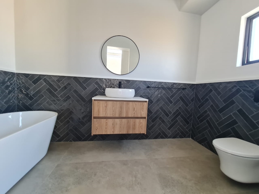 5 Bedroom Property for Sale in Midstream Heights Gauteng