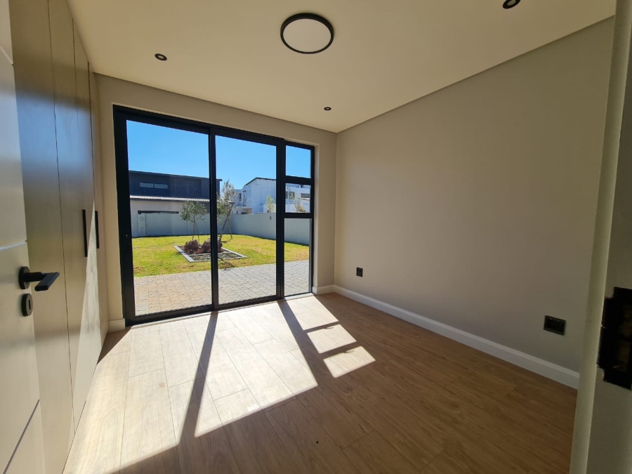 5 Bedroom Property for Sale in Midstream Heights Gauteng