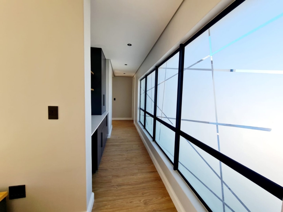 5 Bedroom Property for Sale in Midstream Heights Gauteng