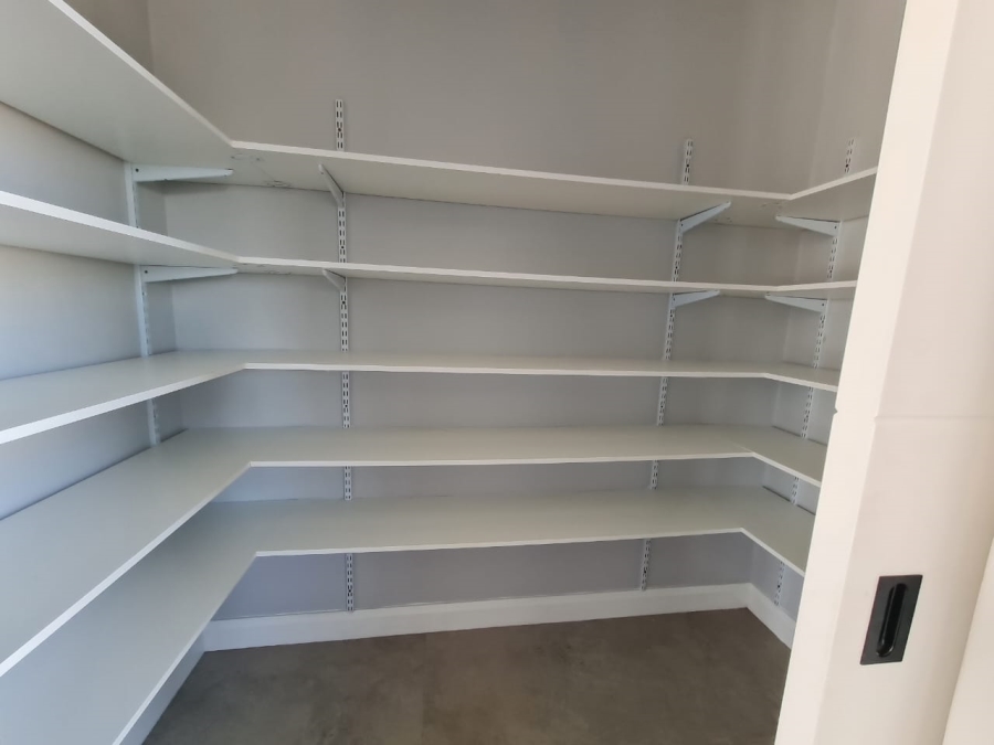 5 Bedroom Property for Sale in Midstream Heights Gauteng