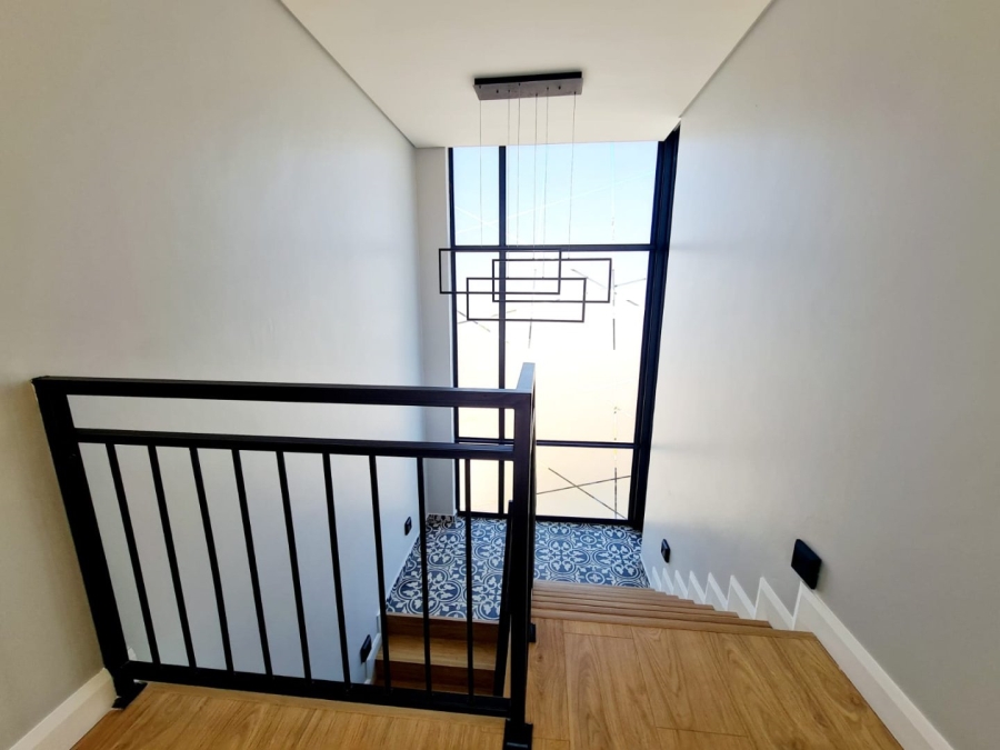 5 Bedroom Property for Sale in Midstream Heights Gauteng