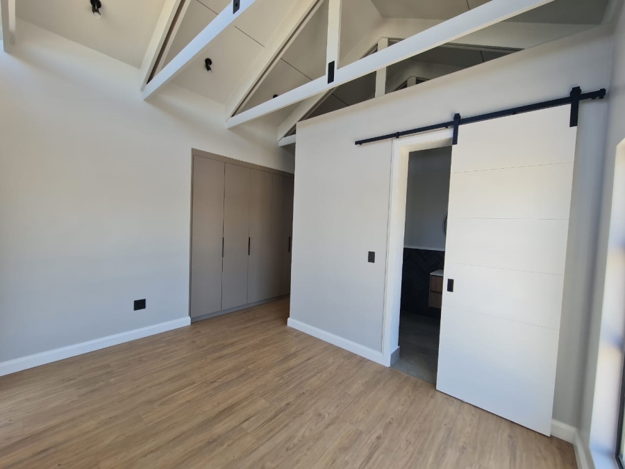 5 Bedroom Property for Sale in Midstream Heights Gauteng