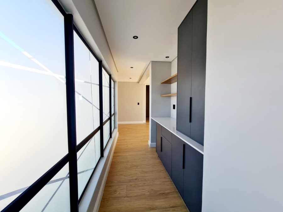 5 Bedroom Property for Sale in Midstream Heights Gauteng