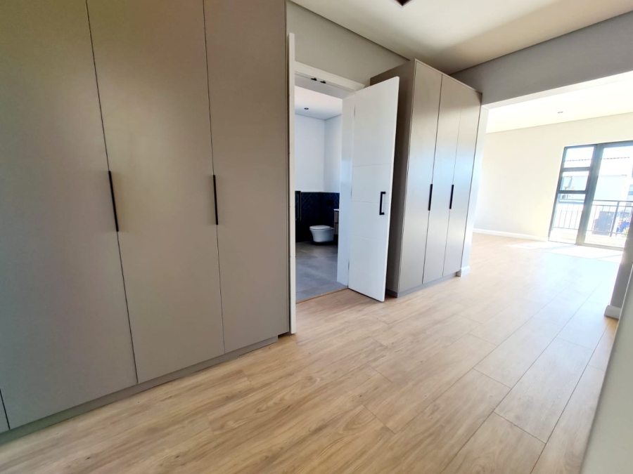 5 Bedroom Property for Sale in Midstream Heights Gauteng