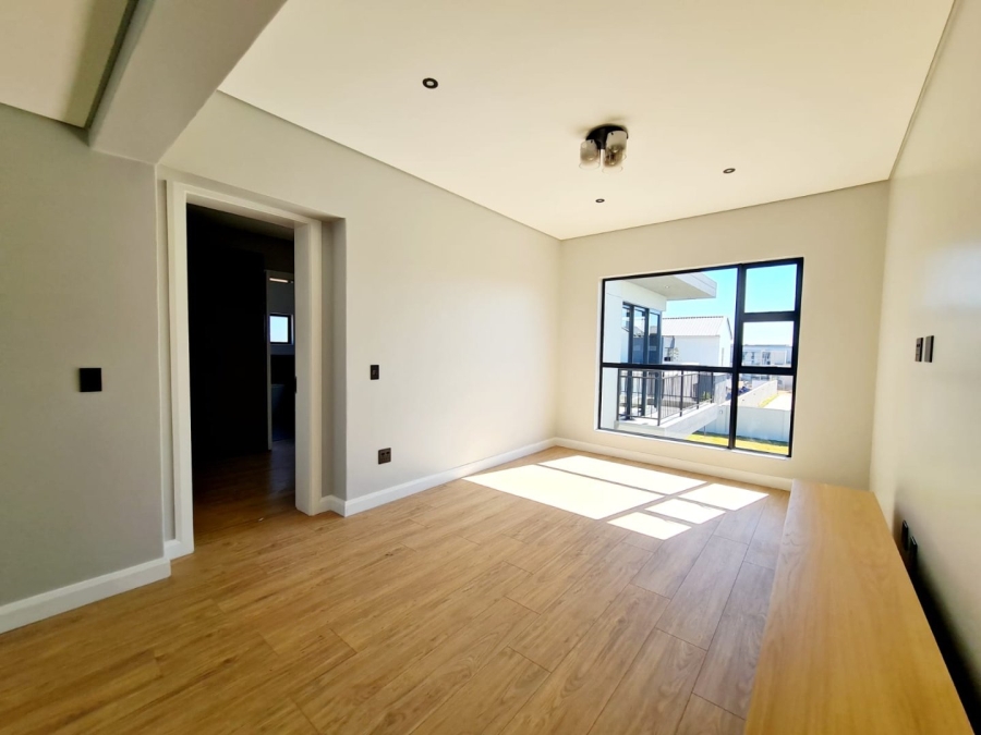 5 Bedroom Property for Sale in Midstream Heights Gauteng