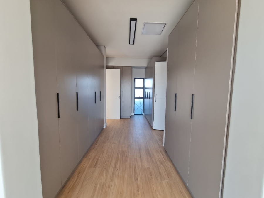5 Bedroom Property for Sale in Midstream Heights Gauteng