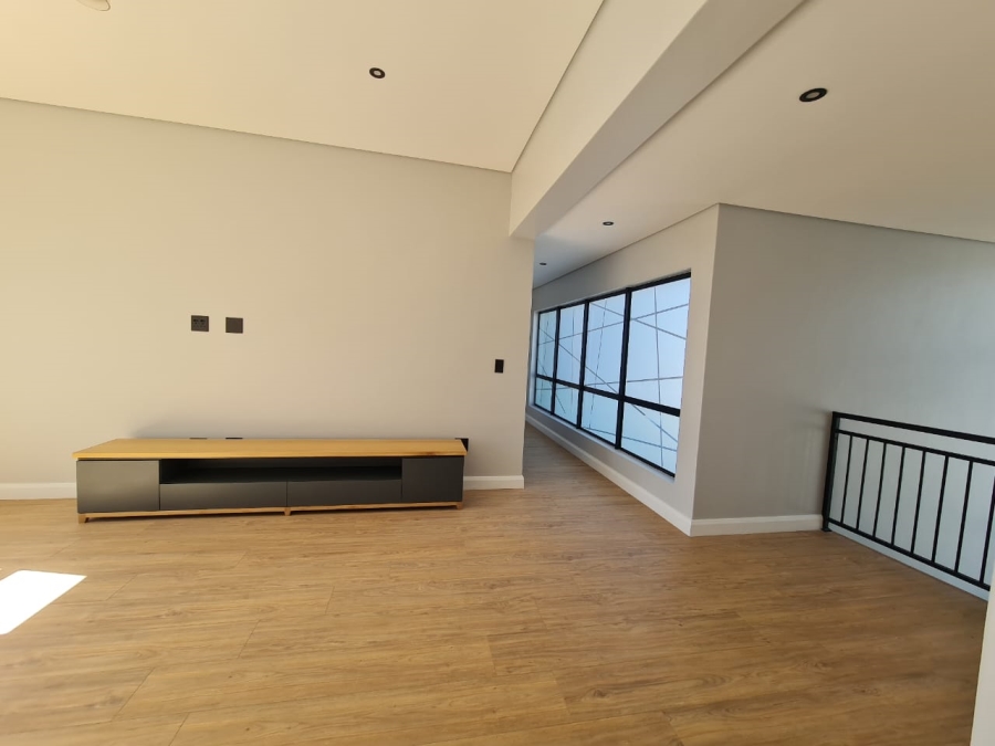 5 Bedroom Property for Sale in Midstream Heights Gauteng