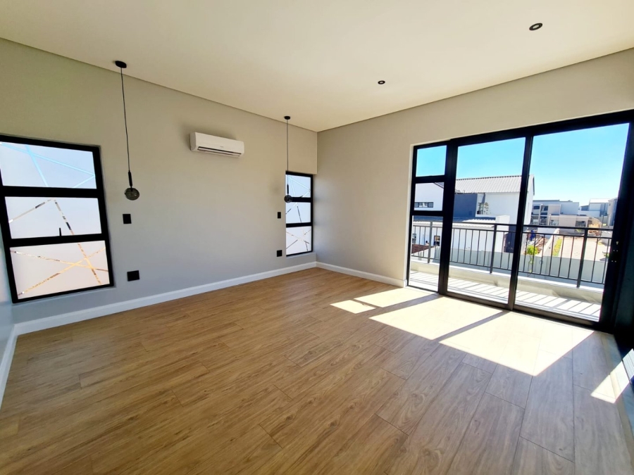5 Bedroom Property for Sale in Midstream Heights Gauteng