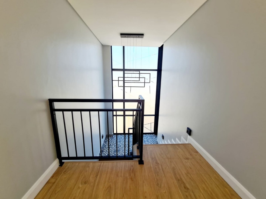 5 Bedroom Property for Sale in Midstream Heights Gauteng