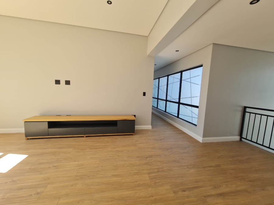 5 Bedroom Property for Sale in Midstream Heights Gauteng