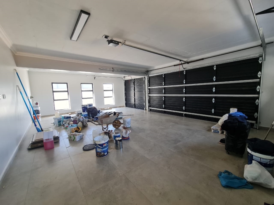5 Bedroom Property for Sale in Midstream Heights Gauteng