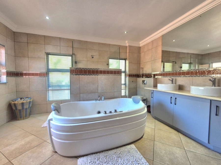 6 Bedroom Property for Sale in Midstream Estate Gauteng