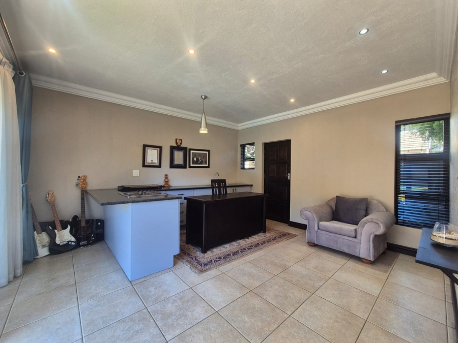 6 Bedroom Property for Sale in Midstream Estate Gauteng