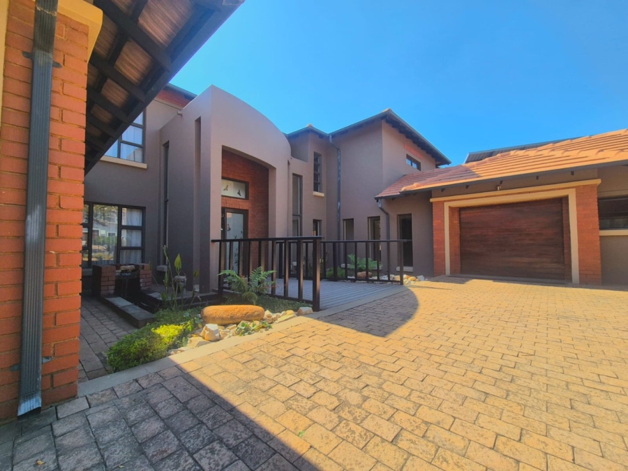 6 Bedroom Property for Sale in Midstream Estate Gauteng