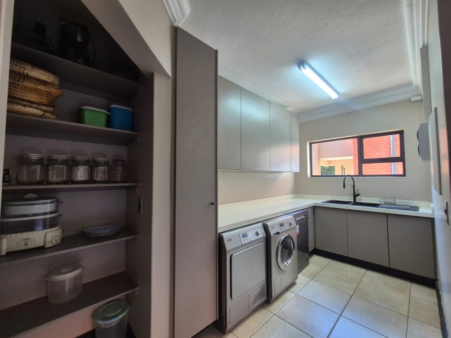 6 Bedroom Property for Sale in Midstream Estate Gauteng